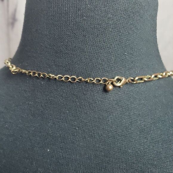 Pink Flower Necklace  - Picture 3 of 4